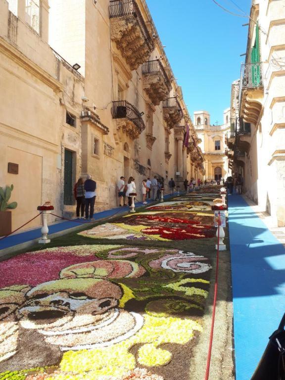 La Casa Re Basuli Villa Noto Exteriör bild